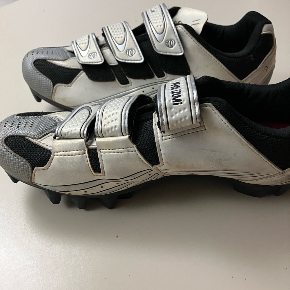 Pearl Izumi Black and White Athletic Shoes